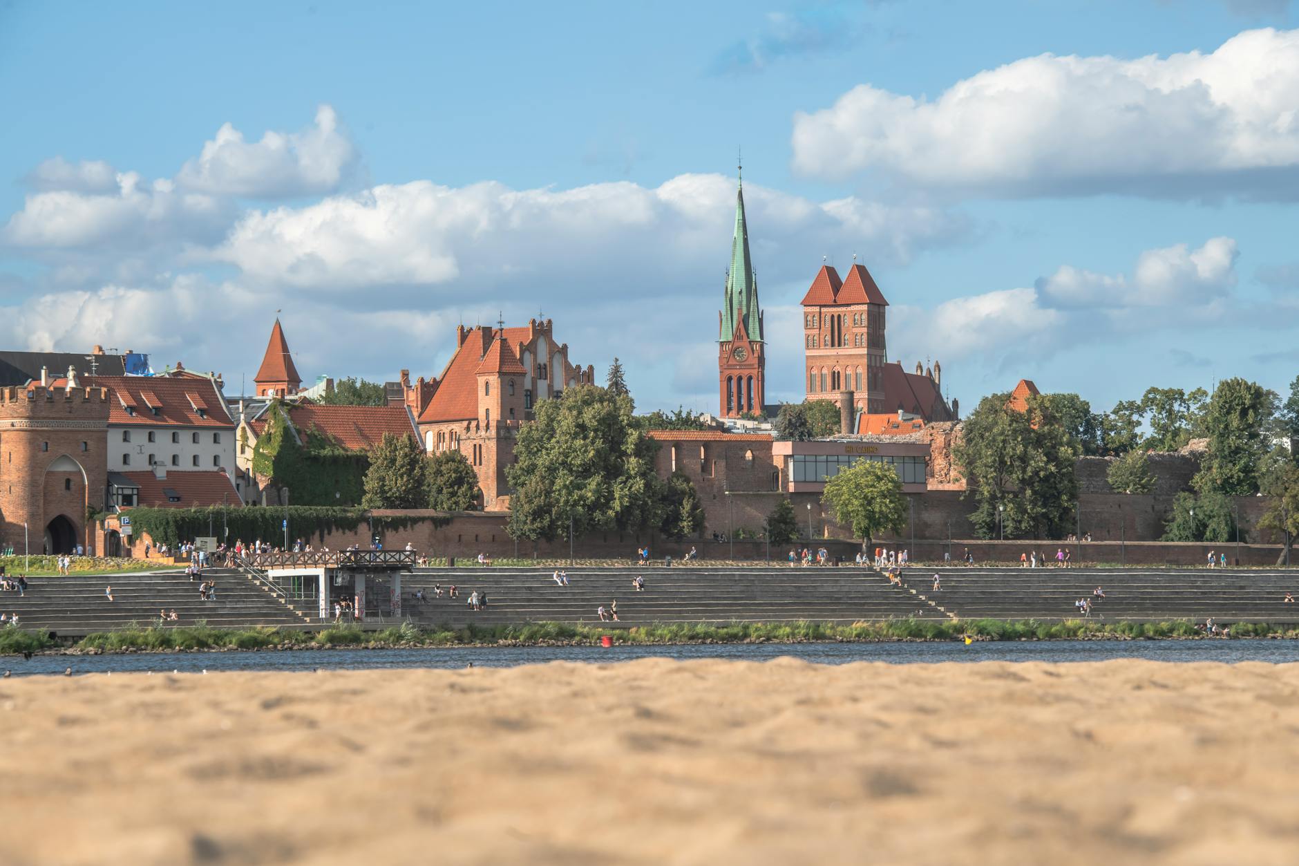 Tysiąc ofert pracy w Elblągu – szansa na karierę!