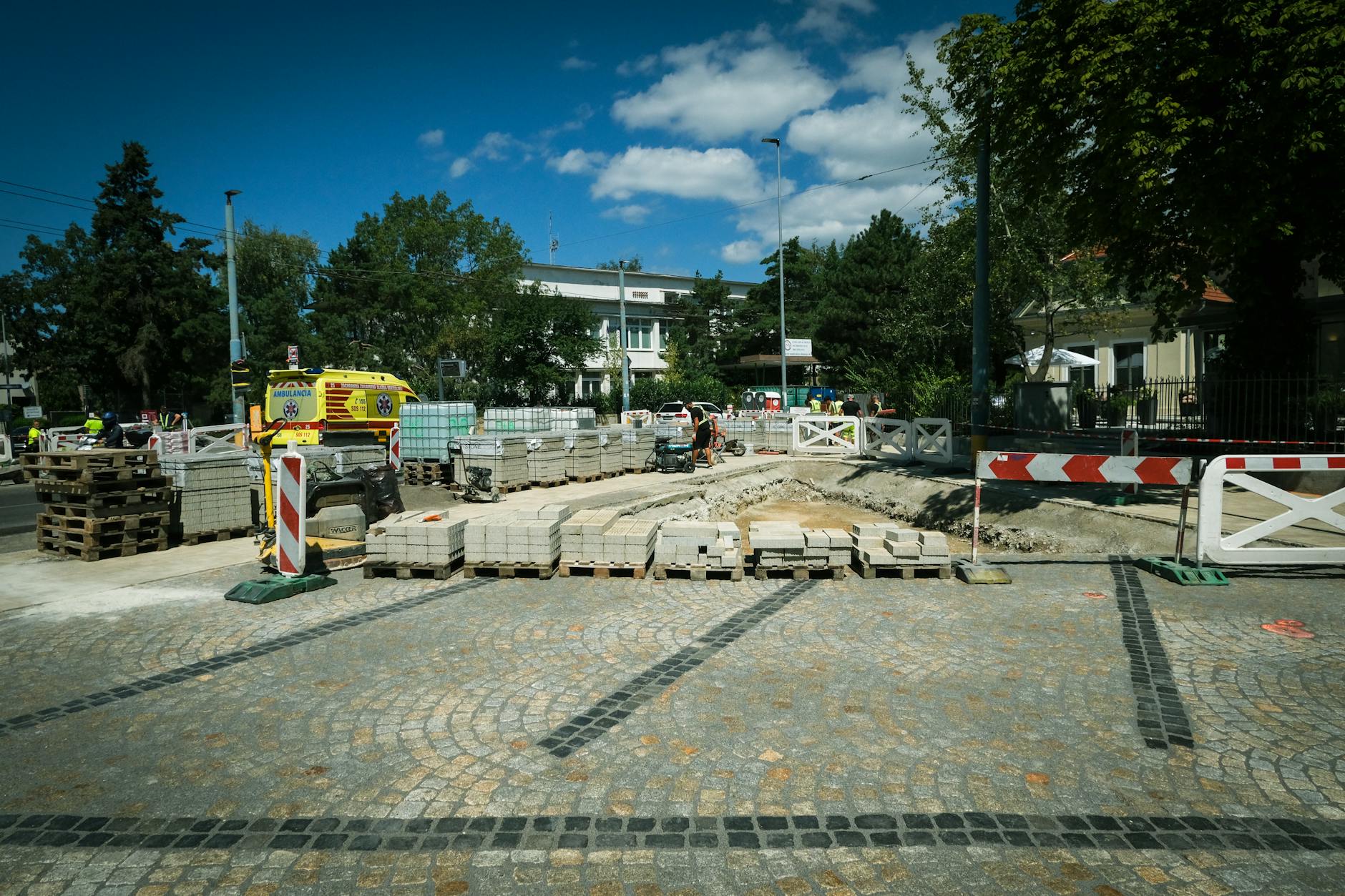 Rozpoczęcie remontu ulicy Saperów w Elblągu i przygotowania do matur przez uczniów.